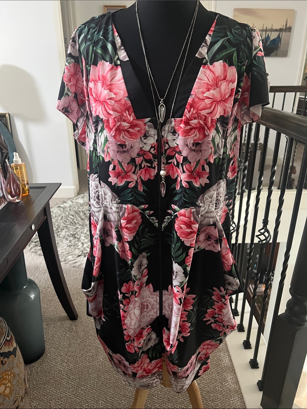 Floral V-Neck dress in Black and Pink by City Chic 🌺